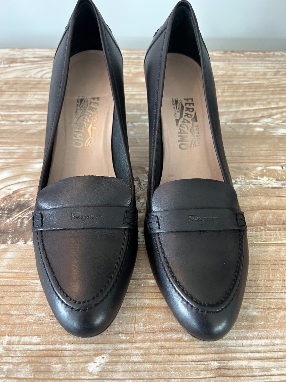 Salvatore Ferragamo Black Leather Engraved Logo Penny Loafer Heel Pump Sz 9.5 D